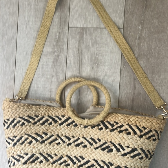 L SPACE TAN DARK BLUE LARGE BEACH TOTE WITH SHOULDER STRAP GOOD USED CONDITION - Picture 8 of 10